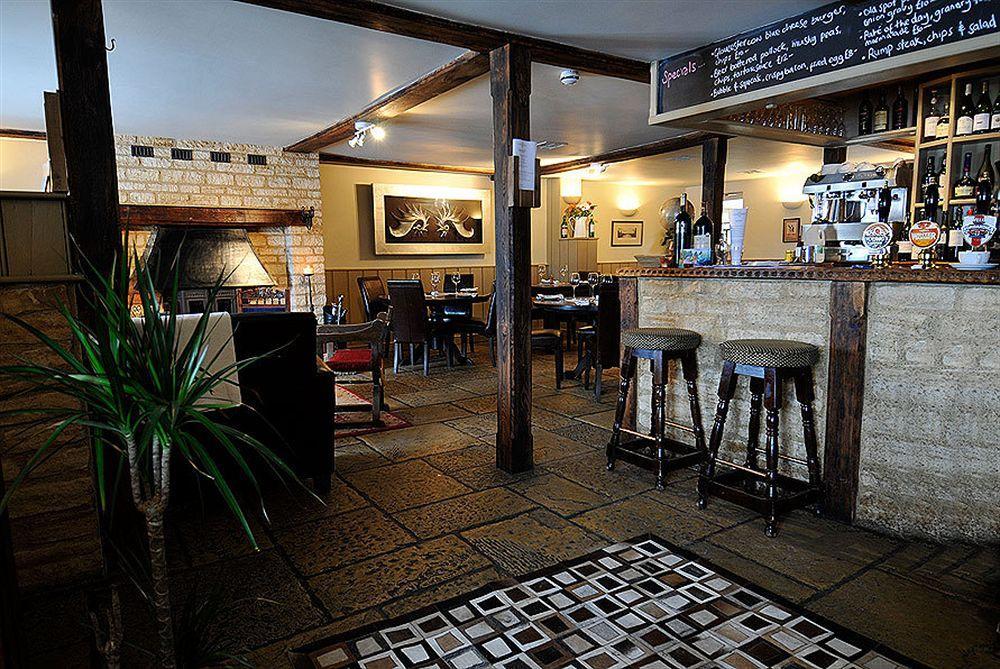 The Chequers Inn Cassington Bagian luar foto