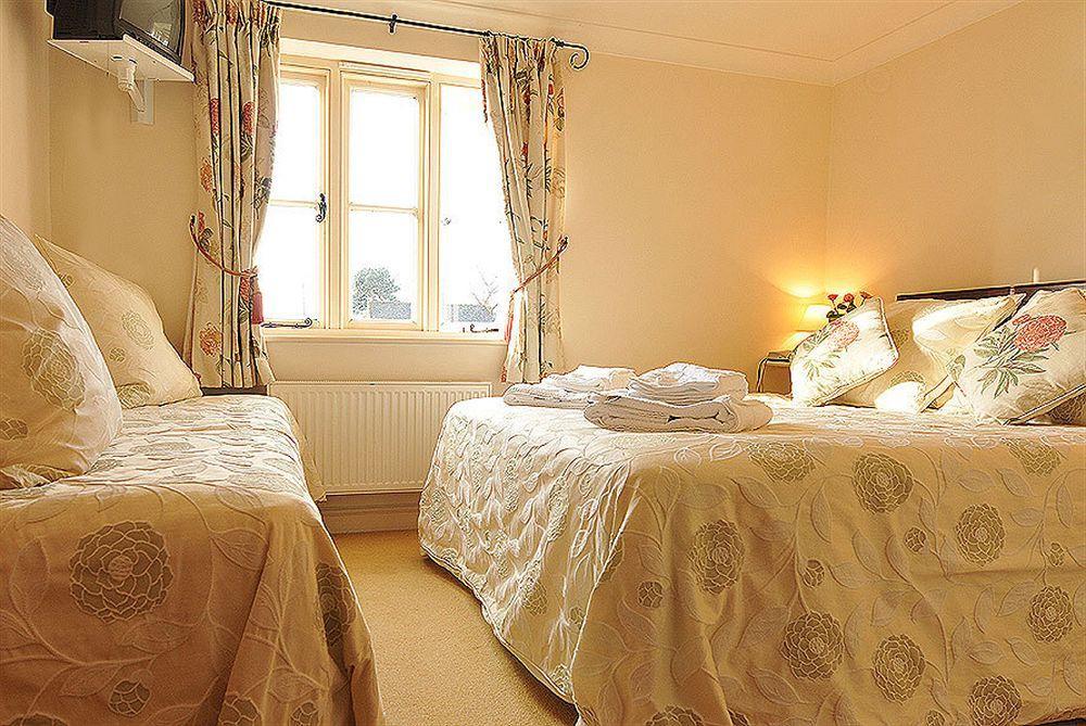 The Chequers Inn Cassington Bagian luar foto